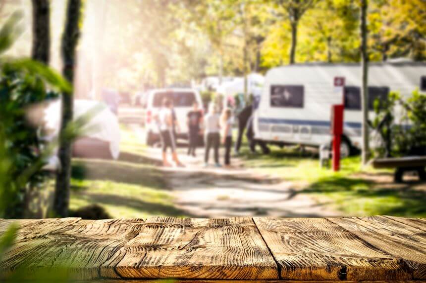 caravans op camping